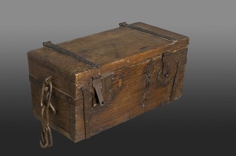 16th century Ironbound oak box - Marhamchurch Antiques Medieval Wardrobe Furniture, Medieval Chest, Antique Toys 18th Century, Antique Woodworking Tools 18th Century, Medieval Furniture, Antique Wooden Boxes Short, Box Chest, Antique Trunk, Blacksmith Projects