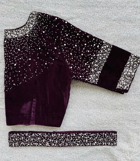 Velvet Blouse Design, No Looking Back, Silk Saree Blouse Designs Patterns, Blouse Designs Catalogue, Cutwork Blouse Designs, Blouse Design Images, Velvet Blouse, New Blouse Designs, Blouse Designs Indian