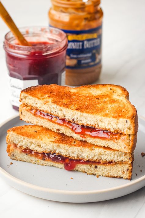 Take your classic Peanut Butter and Jelly up a notch by toasting it in your toaster oven. Buttery, crispy, sweet, and delicious! Toaster Oven Cooking, Grilled Sandwich Recipe, Peanut Butter Jelly Sandwich, Peanut Butter And Jelly Sandwich, Grilled Sandwiches, Jelly Sandwich, Sandwich Toaster, Makanan Diet, Grilled Sandwich