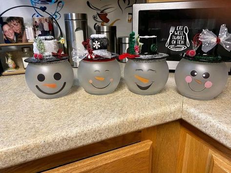 Fishbowl Mirror, Fishbowl Snowman Diy, Fishbowl Craft, Dollar Tree Crafts Diy, Dollar Tree Mirrors, Christmas Crafts Diy Projects, Snowman Candle, Glass Snowman, Xmas Deco