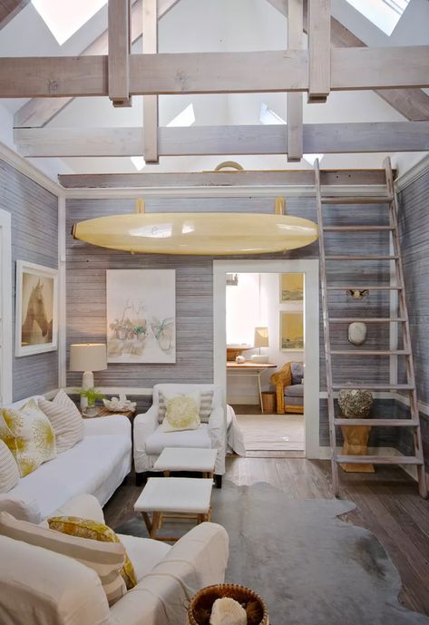 Small beach house living room Small Beach House Living Room, Modern Offices, Small Beach Houses, Chic Beach House, Cottage Coastal, Beach House Living Room, Beach House Interior Design, Interior Design Per La Casa, Coastal Living Rooms