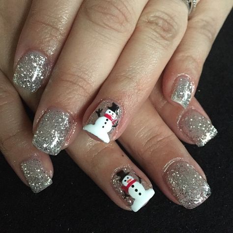 Ready to build a snowman with this beautiful snowman nail art design? Christmas Dipped Nails Ideas, Dec Nails, Olaf Nails, White Winter Nails, Snowman Nail, Snowman Nail Art, Blue Christmas Nails, Winter Glam, Snowman Nails