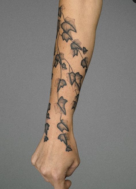 Ivy Tattoo Sleeve, Arm Wrap Tattoo, Dog Japanese, Ivy Tattoo, Earthy Tattoos, Around Arm Tattoo, Wrap Around Tattoo, Wrap Tattoo, Ivy Vine