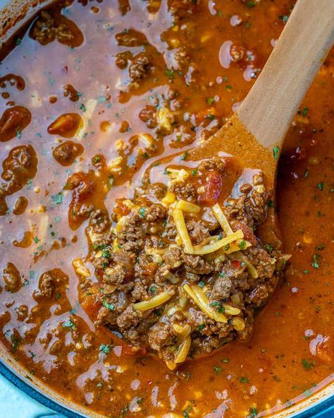 This Keto Beef Chili recipe is super hearty and so flavorful! It's an easy, low carb chili made without beans but packed with goodies. #keto #ketochili #chilirecipe #lowcarbchili #beefchili Jeff Mauro Steak Chili, Chili Without Tomatoes Recipes, Keto Venison Chili, Keto Crockpot Chili, Low Carb Chili Crockpot, Bariatric Chili Recipe, Gluten Free Chilli Recipe, Keto Chilli Recipes, Chili For Diabetics