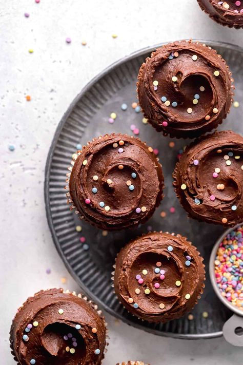 These small batch vanilla cupcakes with dark chocolate frosting are the perfect no-fuss birthday recipe for a small crowd! Small Batch Vanilla Cupcakes, Chocolate Cupcakes Decoration, Funfetti Cupcake Recipe, Dark Chocolate Frosting, Fudgy Cake, Batch Recipes, Small Batch Baking, Drink Photography, Easy Cupcakes