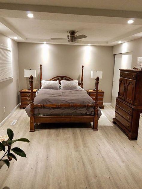 Laminate Wood Flooring Bedroom Ideas, Bedroom With Laminate Flooring, Light Wood Bedroom Floor, Laminate Flooring Bedroom Ideas, Greige Flooring Wood, Greige Bedroom, Flooring Bedroom, Mahogany Flooring, Timeless Bedroom