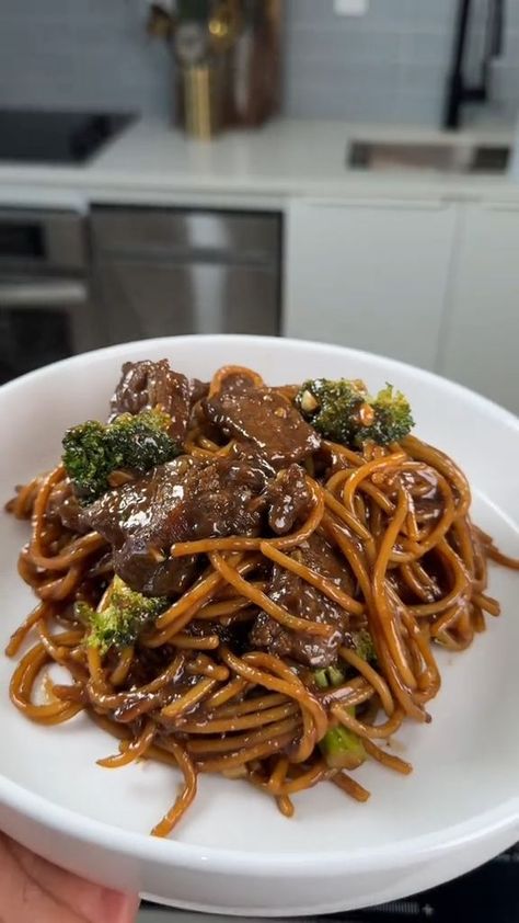 Delicious Beef and Broccoli Lo Mein Recipe: Takeout Series Beef And Broccoli Lo Mein, Broccoli Lo Mein, Chicken Recipes Paleo, Aesthetic Food Photography, Lo Mein Recipe, Sausage Recipes For Dinner, Lo Mein Recipes, Family Desserts, Coconut Bowls