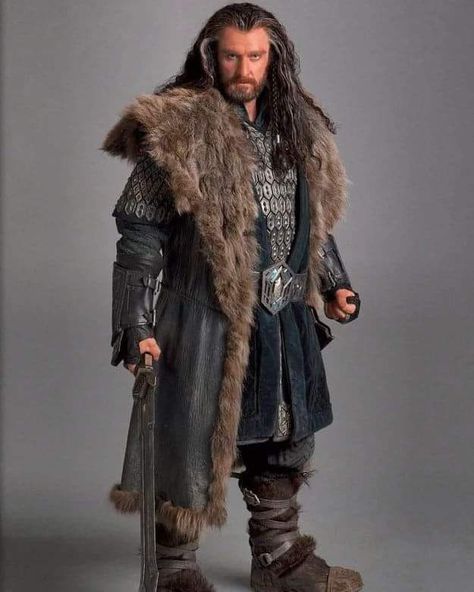 Thorin Cosplay, Lotr Clothes, The Hobbit Characters, Hobbit Dwarves, Hobbit Costume, Legolas And Tauriel, Thorin Oakenshield, Kings Game, 다크 판타지