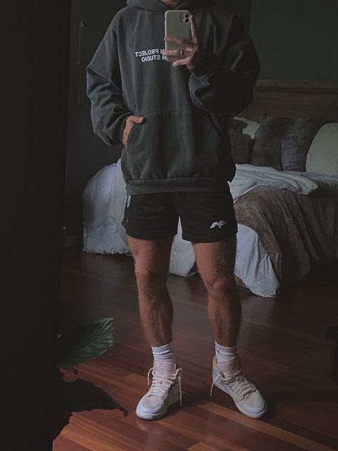 Mens Gym Shorts Outfit, Mens Shorts And Hoodie Outfit, Guy Styles Street, Athletic Outfits Aesthetic Men, Oversized Hoodie And Shorts Outfit Men, Hoodie With Shorts Outfits Men, Sport Man Style, Men Outfits Athletic, Men Gym Style