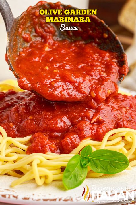 Olive Garden Marinara Sauce Recipe, Olive Garden Marinara Sauce, Garden Marinara Sauce, Marina Sauce, Olive Garden Pasta, Slow Roasted Italian, Easy Pasta Sauce, Olive Garden Recipes, Marinara Sauce Recipe