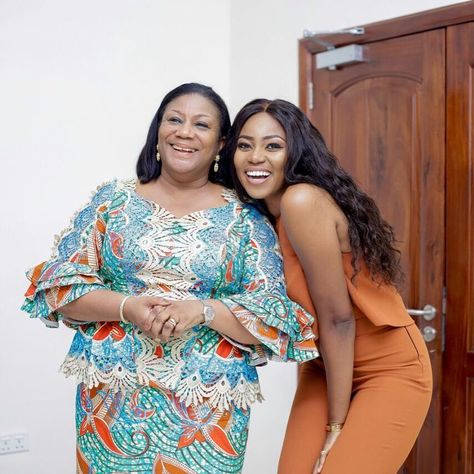 5,871 Likes, 56 Comments - Rebecca Akufo-Addo (@rakufoaddo) on Instagram: “#IWDWithRebecca with @yvonnenelsongh” Kaba Styles Ghanaian Simple, Kaba Styles Ghanaian, Latest African Styles, Fitted Lace Dress, Ankara Skirt And Blouse, Combination Fashion, Mommy Outfits, Best African Dresses, Kente Styles