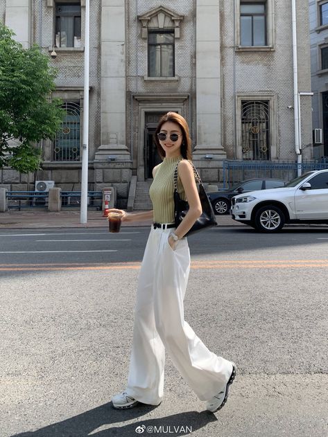 Minimal Luxury Outfit, Mongtoghi Outfit, Asian Old Money Outfits, Korea Work Outfit, Summer In Korea Outfits, Summer Outfits For The Office, Official Outfits For Women, Korea Summer Outfit, Summer Korean Outfits Street Styles