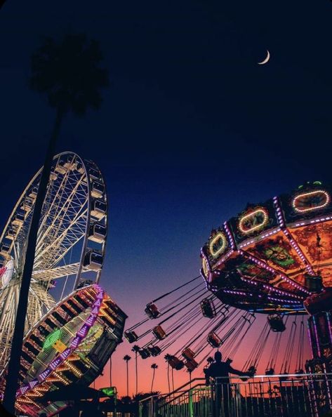 Fair Pics, La County Fair, Fair Aesthetic, Fall Fair, County Fair, Fried Food, Beautiful Place, Night Time, At Night