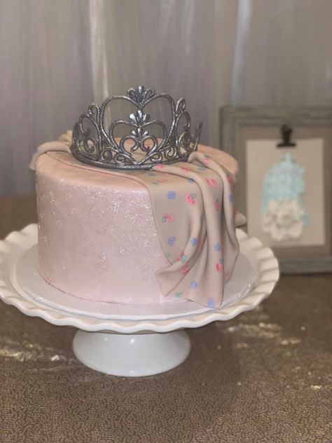 Hijab is my crown cake. Hijab party. Hijabi party. Muslim party. Hijab Cake Ideas, Hijab Party Ideas Decoration, Hijab Party Ideas, Hijab Party, Red Birthday Cakes, Crown Cake, Decorating Videos, Cake Decorating Videos, Party Inspo