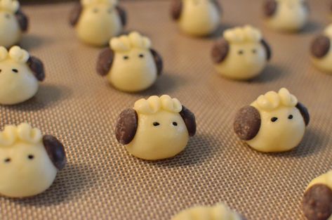 Fatty Sheep German Cookies | Grace's Kitchen Sheep Cookies, New Year Cookies, Chinese New Year Cookies, German Cookies, Rabbit Cookies, New Years Cookies, Potato Starch, Icing Sugar, Chinese New Year