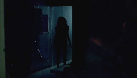 Lights Out Horror Movie, Creepy Cinematography, Lights Out Movie, Scary Lighting, Creepy Lighting, Sylvie Aesthetic, Monster House Movie, Scary Room, Lights Out