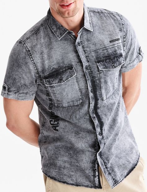 Mens Spring Fashion Outfits, Kemeja Jeans, Denim Jeans Ideas, Clothing Store Interior, Pants Outfit Men, Denim Jeans Fashion, Gents Fashion, Denim Shirt Men, Fashion Drawing Dresses