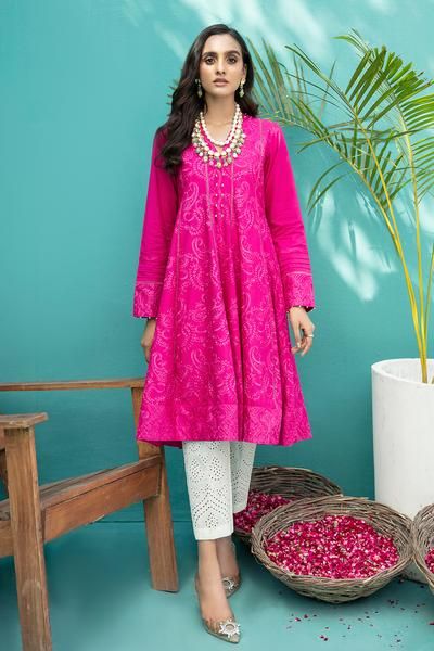 Lawn Frock, Choli Design, Design Kurti, Lehenga Dress, Indian Kurtis, Stylish Kurtis Design, Bandhani Dress, Trendy Suits, Dress For Party