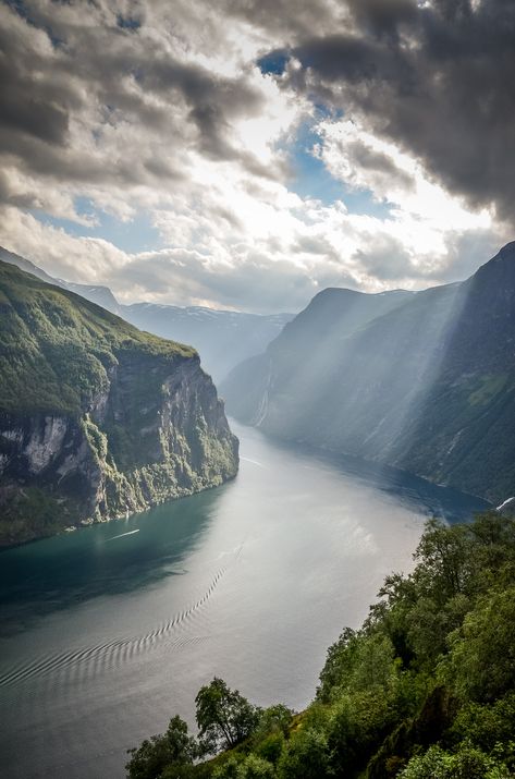 Geirangerfjord Norway, Norway Landscape, Norway Nature, Beautiful Norway, Norway Fjords, Mountain Landscape Photography, Scandinavia Travel, Mountain Valley, Adventure Aesthetic