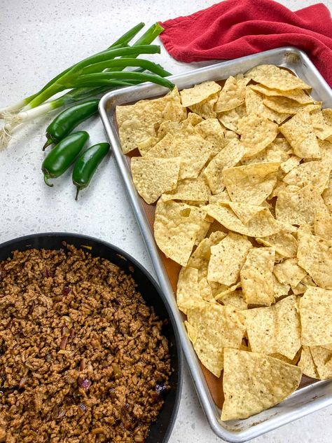 Nacho Beef Recipe, Beef And Cheese Nachos, Nacho Recipes Beef, Nachos Recipe Easy Ground Beef, Nacho Meat Recipe, Best Nachos Recipe Ground Beef, Beef Nachos Recipe Easy, Ground Beef Nachos Recipe, Homemade Nachos Beef