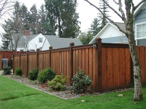 Rustic Wood Fence Ideas, Rustic Wood Fence, Front Yard Privacy, Fences Design, Modern Fencing, Wood Fence Ideas, Good Neighbor Fence, Fence Decorations, Yard Crashers