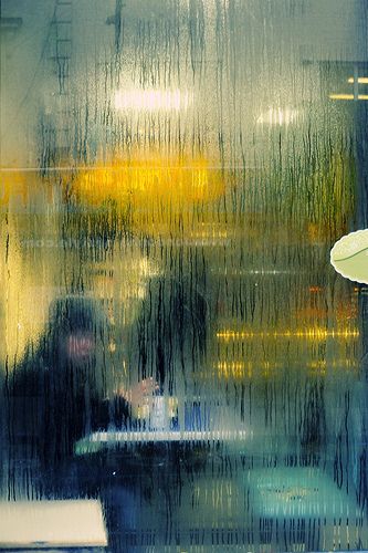 Untitled | by geo_hill Saul Leiter, Breakfast At Tiffany's, 수채화 그림, Arte Inspo, Foto Art, Cinematic Photography, Abstract Photography, Street Photo, Rain Drops