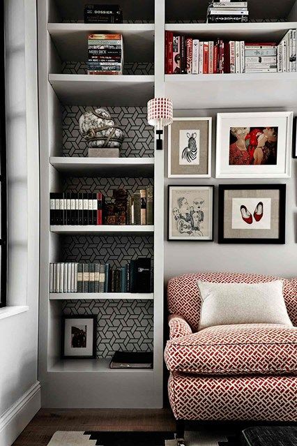 Bookshelf Ideas Living Room, Bookshelves In Living Room, Casa Country, Edwardian House, Living Room Corner, Cobblestone Streets, Small Space Design, Living Room Shelves, Trendy Living Rooms