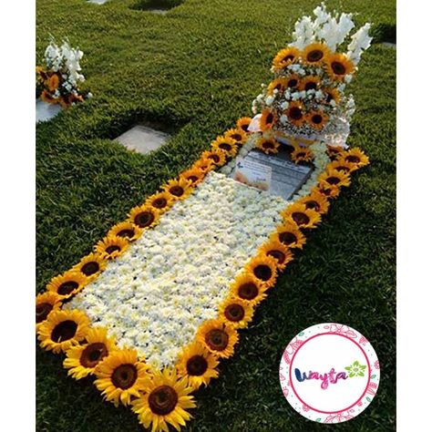 Memorial Flowers For Graves, Gravesite Decorations Cemetery Ideas, Grave Site Ideas Diy, Ideas With Ribbon, Wedding Color Schemes Blue, Ornaments Diy Christmas, Dia De Los Muertos Decorations Ideas, Gravesite Decorations, Diy Christmas Wreaths Ideas