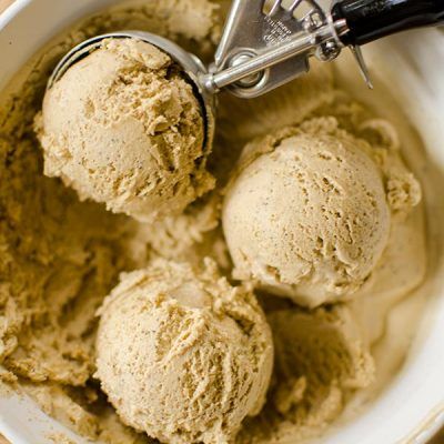 Caramel Ice Cream Recipe, Mousse Au Chocolat Torte, Biscuits Diététiques, Pumpkin Ice Cream, Making Homemade Ice Cream, Caramel Ice Cream, Coffee Ice, Homemade Coffee, Baileys Irish Cream