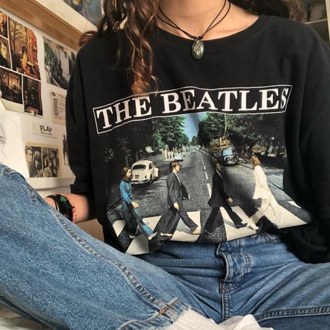 Beatles Shirt Outfit, Rock Tees Outfit, Beatles Outfit, Band Tee Outfits, Beatles Shirt, Beatles Tshirt, March 8, Tee Outfit, Tshirt Outfits