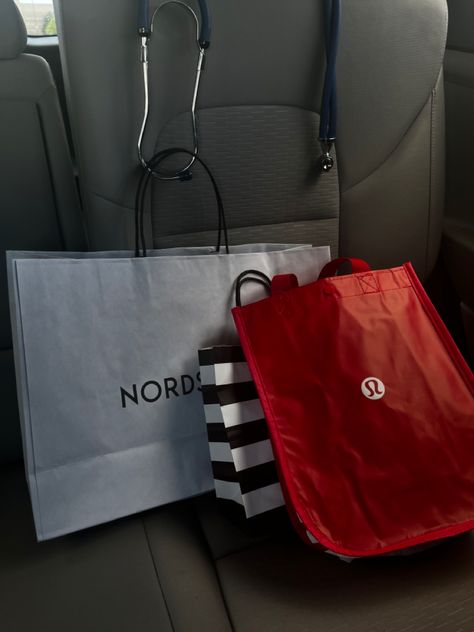 Lululemon Lunch Bag Aesthetic, Lulu Shopping Bag, Sephora Shopping Bag Aesthetic, Lululemon Shopping Spree, Nordstrom Aesthetic, Lululemon Shopping, Lululemon Shopping Bag, Sephora Shopping Aesthetic, Shopping Haul Aesthetic