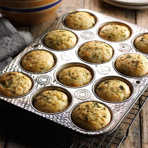 fast and easy. I made it in the 9x13 pan. Herb Focaccia Rolls Recipe -Yeast rolls speckled with fresh thyme and rosemary are a breeze to make without kneading and long wait times. Break out the good butter for these adorable rolls. —Linda Schend, Kenosha, Wisconsin Quick Yeast Rolls, Herb Focaccia, Bread Ideas, Herb Bread, Focaccia Recipe, Yeast Rolls, Focaccia Bread, No Knead Bread, Yeast Bread