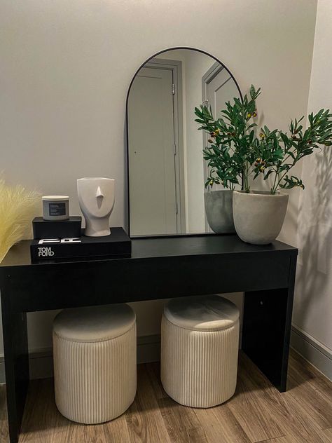 Arch Mirror Entryway Table, Entryway Table Decor Arched Mirror, Modern Minimal Entryway, Organic Modern Decor Black, Black Entryway Decor, Arch Mirror Entryway Ideas, Minimalist Entryway Table Decor Ideas, Entryway Mirror Decor, Ltk Home Decor