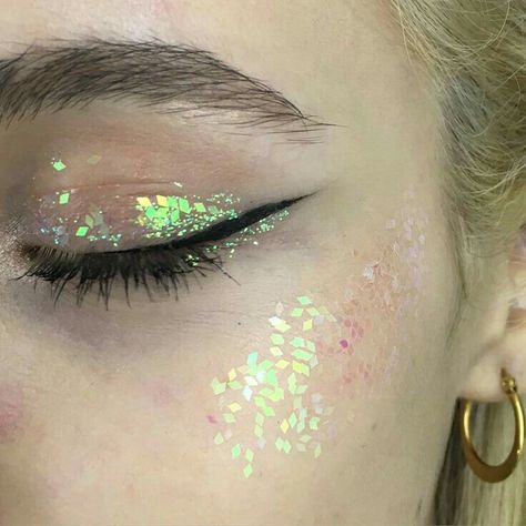 Makeup Ojos, Concert Makeup, Glitter Highlight, Cheek Makeup, Rave Makeup, Ethereal Makeup, Eras Tour Outfit, Fairy Makeup, Eye Makeup Designs