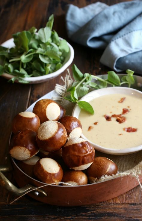 Cheese Fondue Ideas, Pretzel Cheese Dip, Fondue Ideas, Pretzel Cheese, Delicious Dips, 2023 Recipes, Fondue Recipes, Smoked Cheese, Smoked Gouda