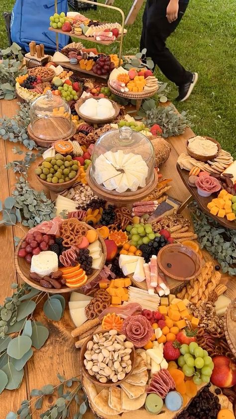 thecharcuteriemama on Instagram: Build a wedding grazing table with me!🙃 Book with us for your next event!😉 #thecharcuteriemama Follow us for more styling time-lapse, tips… Wedding Grazing Table, Wedding Brunch Reception, Charcuterie Board Wedding, Cheese Table, Garlic Cream Sauce, Party Food Buffet, Reception Food, Charcuterie Inspiration, Grazing Table