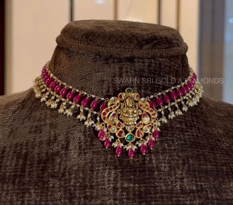 Kemp Stone Jewellery, Simple Necklace Gold Indian, Beads Jewelry Indian Gold, Antique Pendent, Ruby Necklace Designs, Fashion Jewelry Necklaces Gold, Gold Bridal Necklace, Antique Necklaces Design, Gold Jewelry Outfits