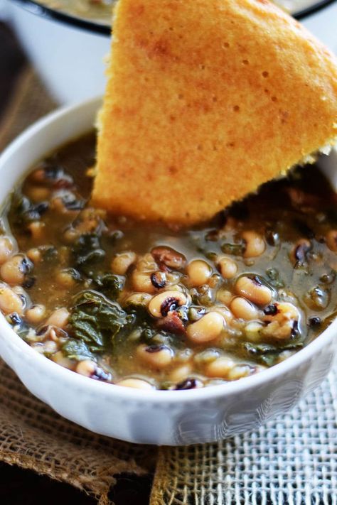 Bowl of Black Eyed Pea and Collard Green Soup Turnip Green Soup, Collard Green Soup, Southern Black Eyed Peas, Vegan Bean Recipes, Turnip Soup, Black Eyed Pea Soup, Greens Recipes, Easy Suppers, Blackeyed Peas