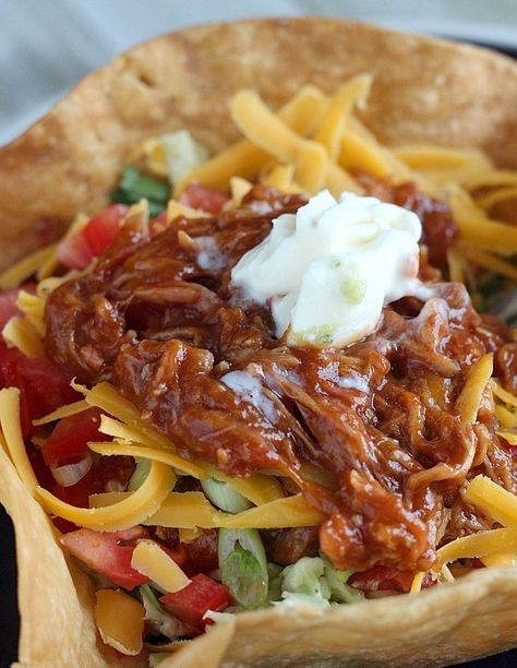 Quick and easy meal for lunch or dinner: Pulled Pork Taco Salad! via @DashOfEvans Pulled Pork Taco Salad, Shredded Pork Tacos, Pulled Pork Tacos, Pork Tacos, Shredded Pork, Taco Salad, Taco Recipes, Avocado Salad, Morning Food