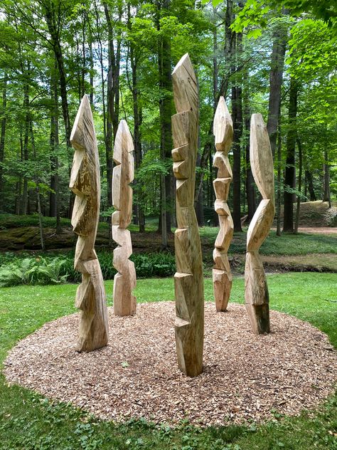 Lounge Chair Plans, Back Garden Landscaping, Sculpture Landscape, Lounge Chair With Ottoman, Garden Totems, Yard Sculptures, Outsider Artists, Wood Sculptures, Tree Faces