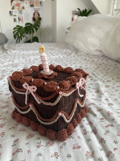 Handmade Crochet Gifts, Crochet Cake Tissue Box Cover, Cute Crochet Birthday Gifts, Crochet Cakes, Sunflower Granny Square Pattern, Crochet Chocolate, Cake Crochet, Sunflower Granny Square, Crochet Cake