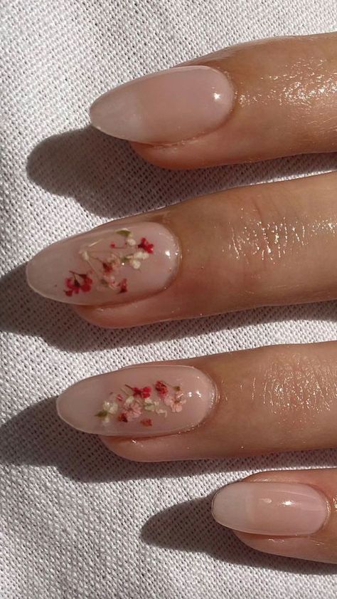 Nude Nail Design, Green Nail Design, Skin Care Glow, Round Nail Designs, Winter Nail Design, Orange Nail Art, Yellow Nail Art, Nude Nail Designs, Floral Nail Designs