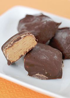 Homemade 3 Musketeers - only 3 ingredients! Frozen Yogurt Bites, Diy Easy Recipes, Yogurt Bites, Chocolate Covered Peanuts, Three Musketeers, Homemade Candies, Candy Desserts, Yummy Sweets, Eat Dessert