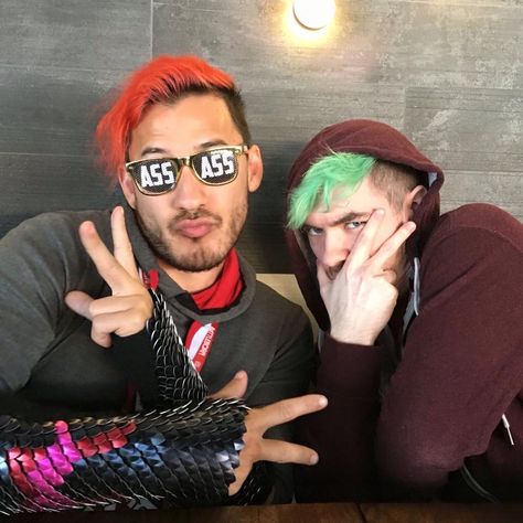 Mark and Jack at PAX 2016 Kubz Scouts, Mark And Amy, Darkiplier And Antisepticeye, Jack And Mark, Youtube Gamer, Smosh, Pewdiepie, Markiplier, Best Youtubers