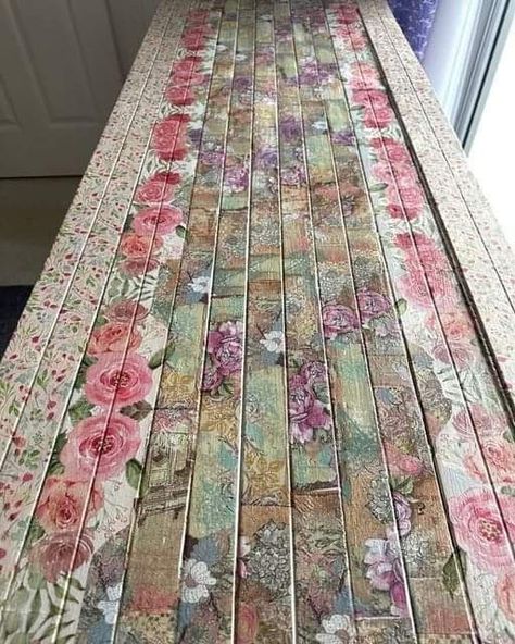 Modge Podge Wallpaper, Decoupage Table Top Ideas, Modge Podge Table, Decoupage Table Top, Cottage Floors, Chic Flooring, Shabby Chic Flooring, Wallpaper Table, Decoupage Table