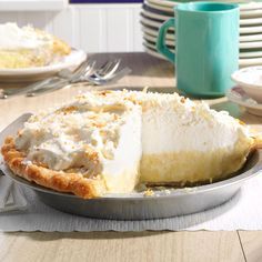 Dar's Coconut Cream Pie Recipe -When I whip up a toasted coconut cream pie, my family goes wild and it vanishes. —Darlene Bartos, Shoreview, Minnesota Summer Pies, Yummy Pies, Sugar Cream Pie, Coconut Cream Pie Recipes, Bob Evans, Pie Pie, Cronut, Cookies Bars, Coconut Pie