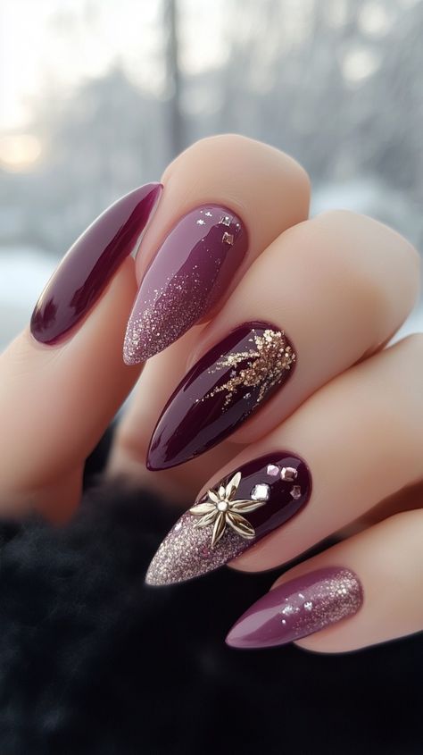 Nail Art Designs In Dark Color, Maroon Rose Gold Nails, Luxury Nails Classy Short, Dark Purple Nail Art Designs, Dark Manicure Ideas, Dark Burgundy Nails Designs, Plum And Gold Nails, Purple Burgundy Nails, Dark Purple And Gold Nails