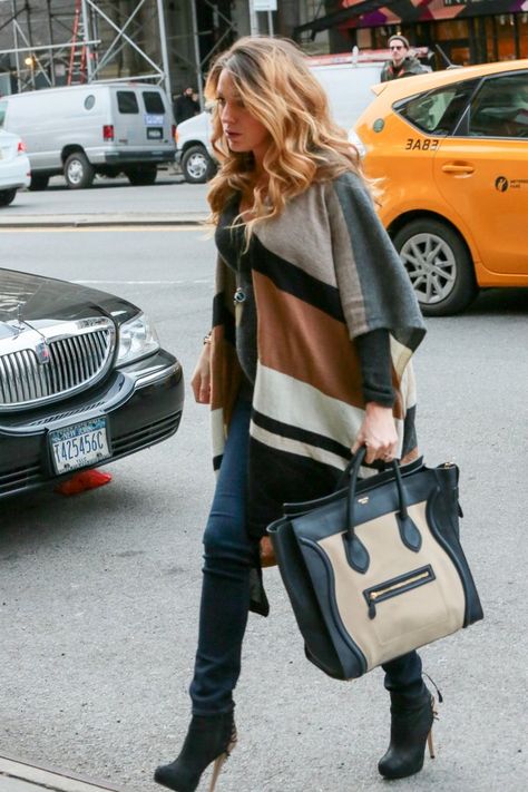 Confirmed: You Can Expect Another Round of Stylish Maternity Looks From Blake Lively Blake Lively Maternity Style, Blake Lively Pregnant, Blake Lively Street Style, Uk Winter, Winter Cape, Blake Lively Style, Pregnancy Looks, Bump Style, Stylish Maternity