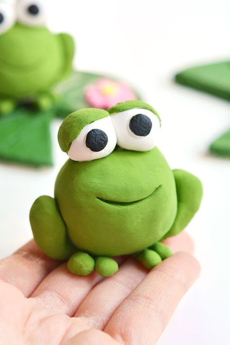 Clay Modelling For Kids, Paper Flowers Easy, Clay Activity, Clay Frog, Make Your Own Clay, Wall Hanging Ideas, Diy Paper Flowers, Clay Crafts For Kids, Frog Crafts