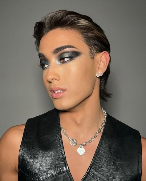 Prince Makeup Look, Mens Makeup Natural, Men In Makeup, Masc Makeup, Drag King Makeup, Androgynous Makeup, Glam Rock Makeup, Mens Makeup, Men Wearing Makeup